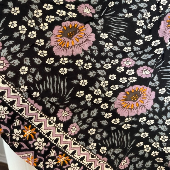 Anthropologie stretch waist floral printed shorts - Picture 3 of 4